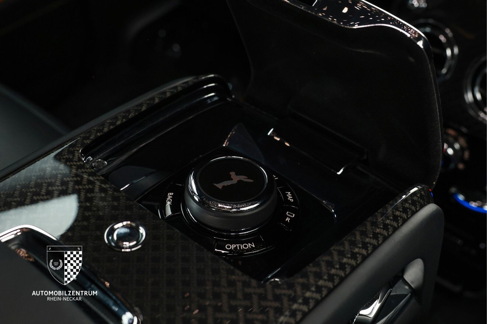 Rolls-Royce Cullinan Black Badge ImmersiveSeat/RearTheatre foto 24