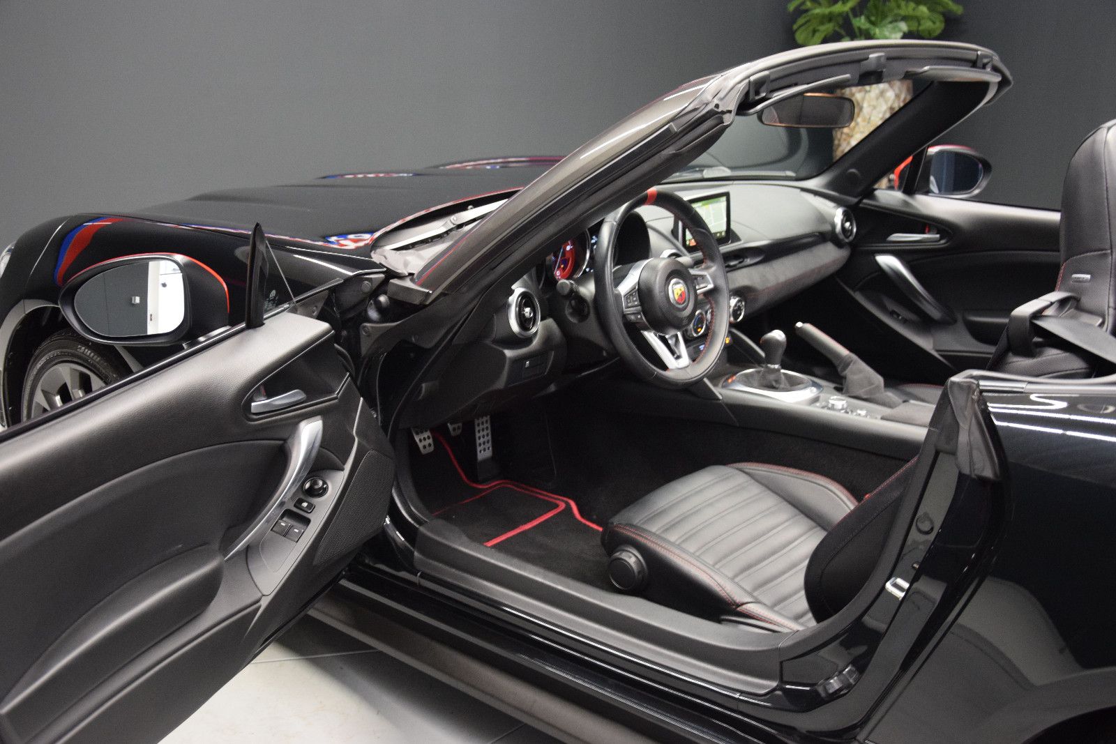 Fahrzeugabbildung Abarth 124 Spider Turismo Leder Bose PDC Radio+