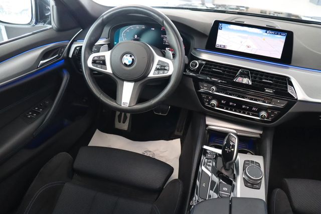Fahrzeugabbildung BMW 520 d Touring M Sportpaket|PANO|1HAND|VIRTUAL|