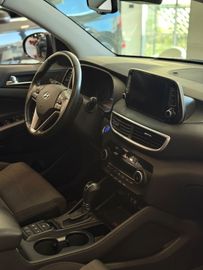 Hyundai TUCSON - 12
