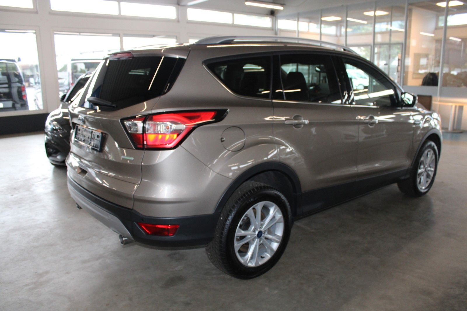 Fahrzeugabbildung Ford Kuga Titanium NAVI WinterPaket el. Heckklappe