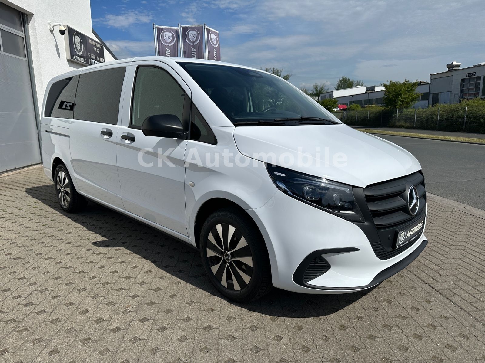 Fahrzeugabbildung Mercedes-Benz Vito Tourer 119 PRO lang/9 Sitze/Navi/LED/Kamera