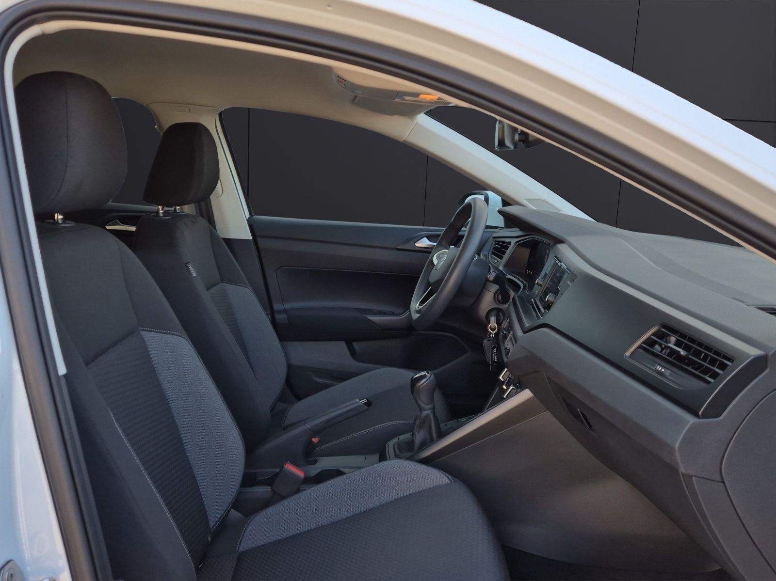 Fahrzeugabbildung Volkswagen Taigo TSI LED AHK SH PDC Klima DAB+