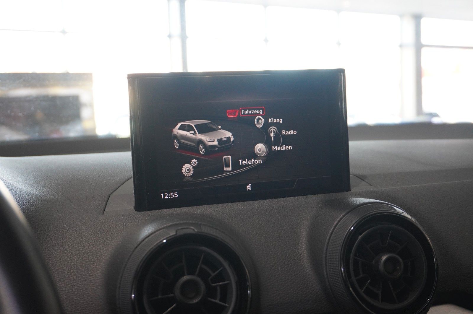 Fahrzeugabbildung Audi Q2 1.0 TFSI ULTRA S-TRONIC KLIMA/SHZ/PDC/19"