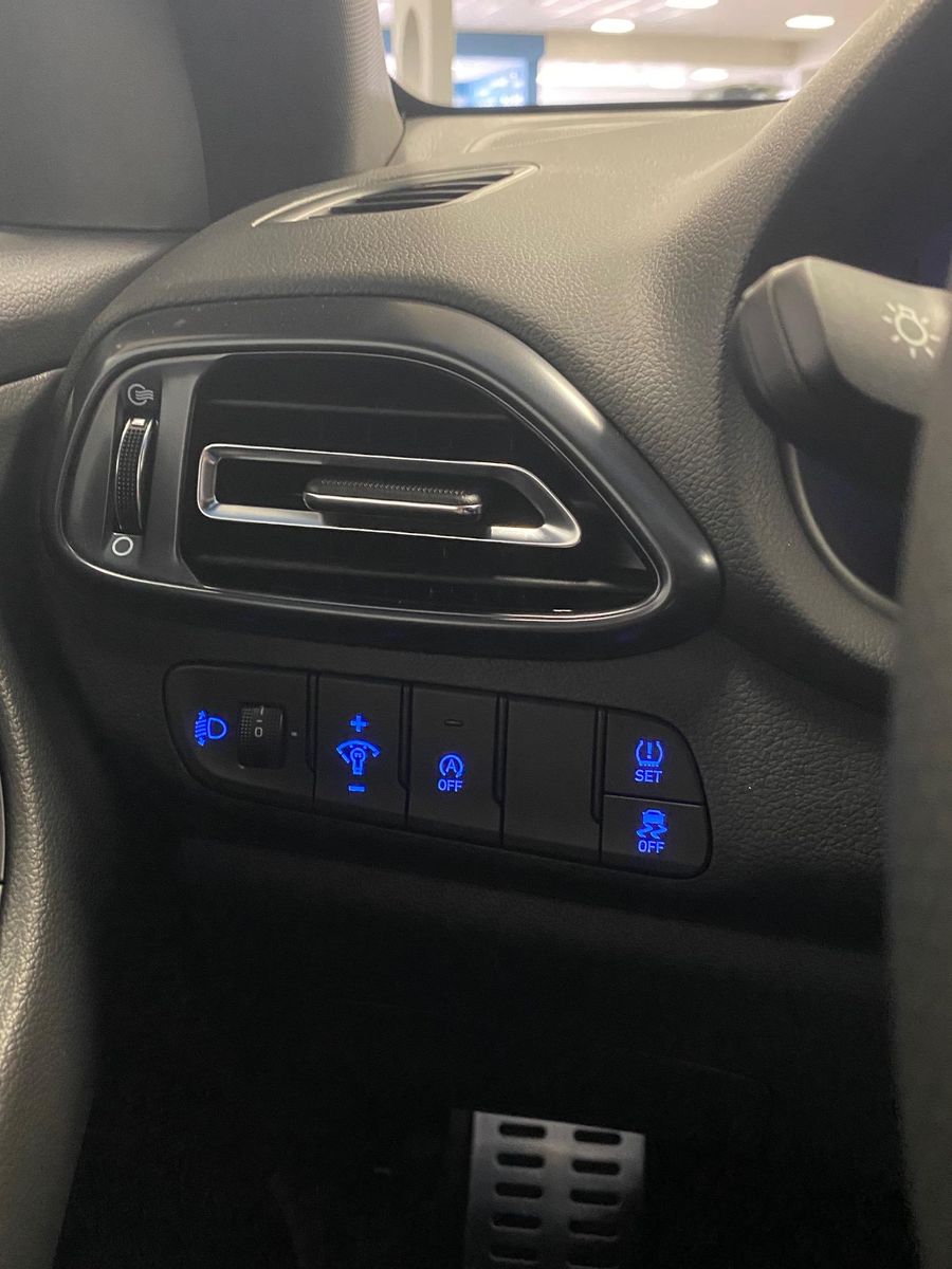 Fahrzeugabbildung Hyundai i30 N-Line APP+KLIMA+RFK+PDC+NAVI+SITZHEIZ+Andro