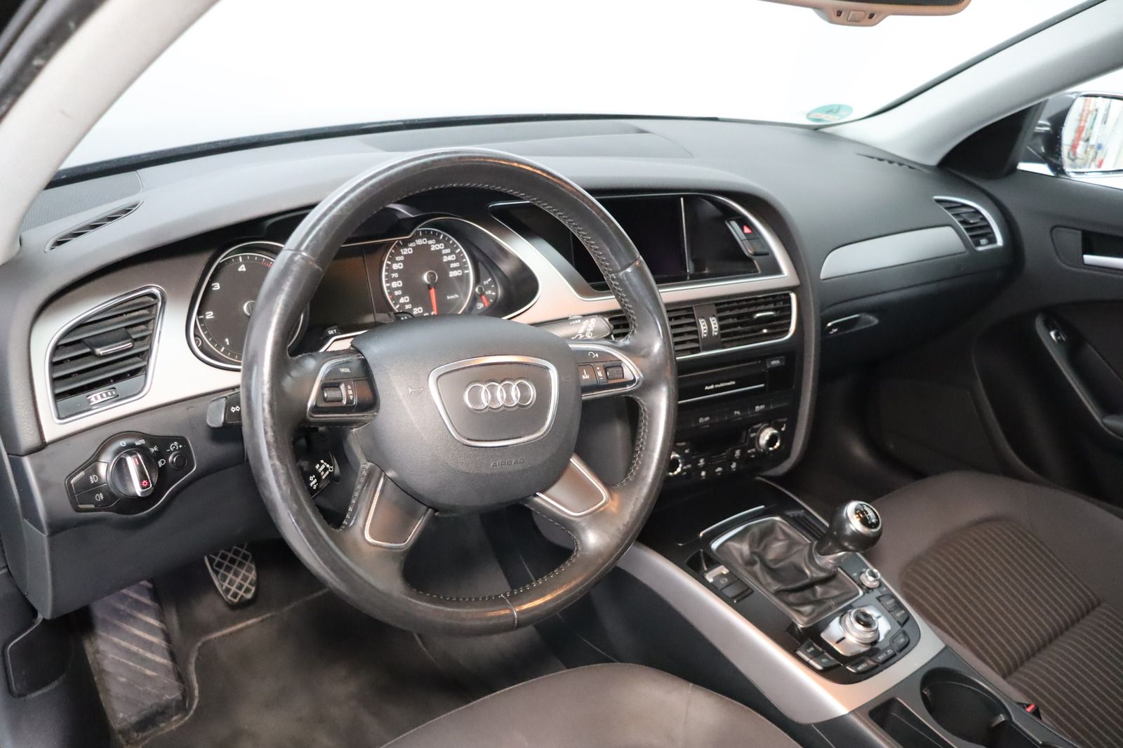 Fahrzeugabbildung Audi A4 2.0 TDI  Avant * Bi-Xenon * Navi * PDC