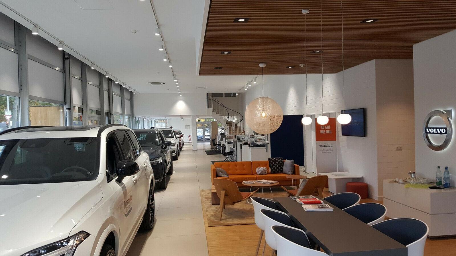 showroom-image-top