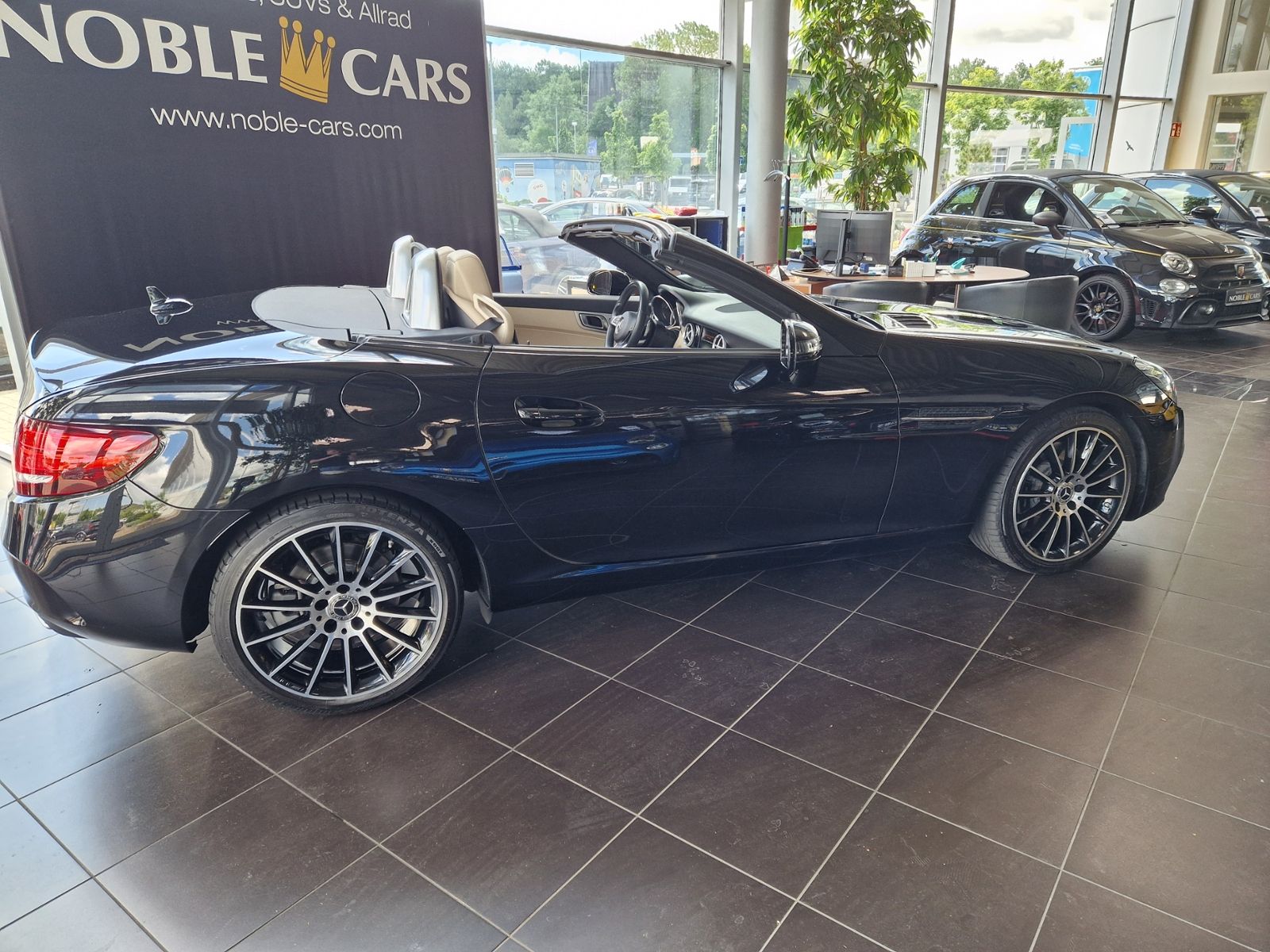 Fahrzeugabbildung Mercedes-Benz SLC 300 AMG Line LED NAVI ALU