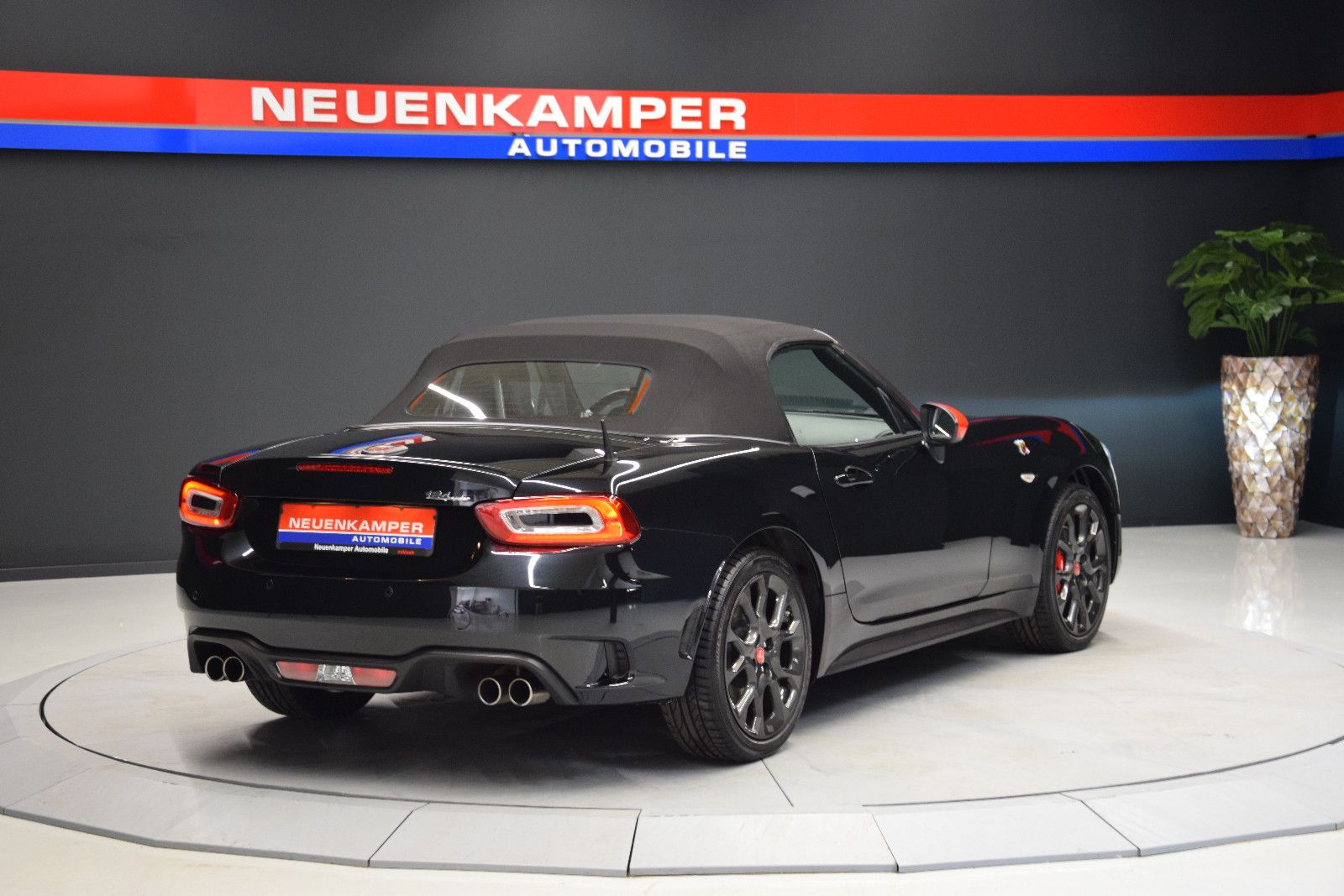 Fahrzeugabbildung Abarth 124 Spider Turismo Leder Bose PDC Radio+