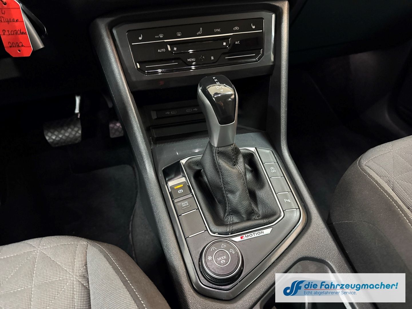 Fahrzeugabbildung Volkswagen Tiguan Life 4Motion StandHZG AHK-klappbar Navi L