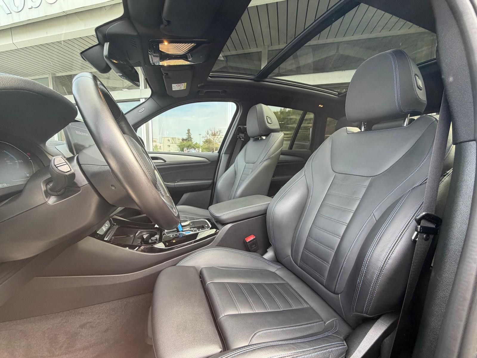 Fahrzeugabbildung BMW iX3  Inspir M Sport SHADOW+PANO+MEMO+360+ACC+AHK