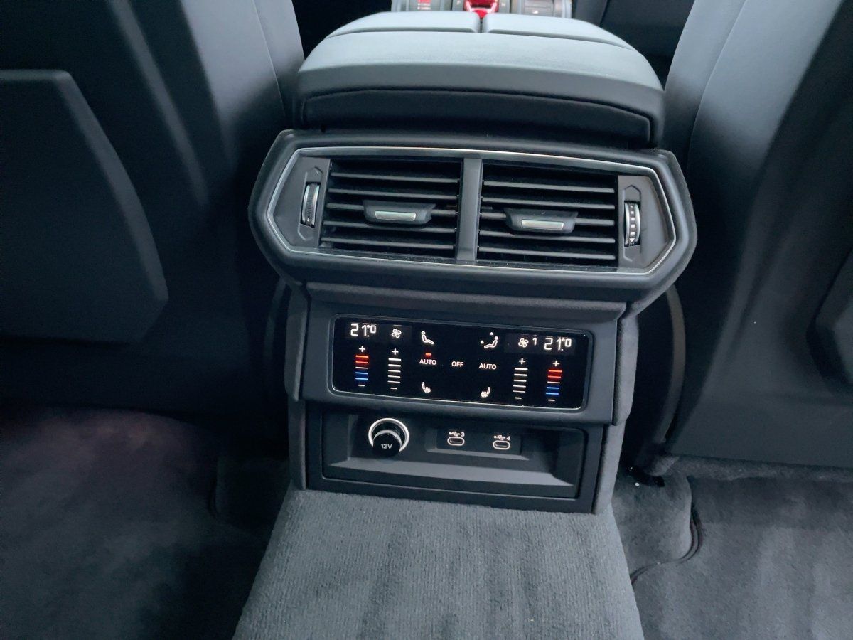 Fahrzeugabbildung Lamborghini URUS SE/Dark-Package/Pano/B&O-Sound
