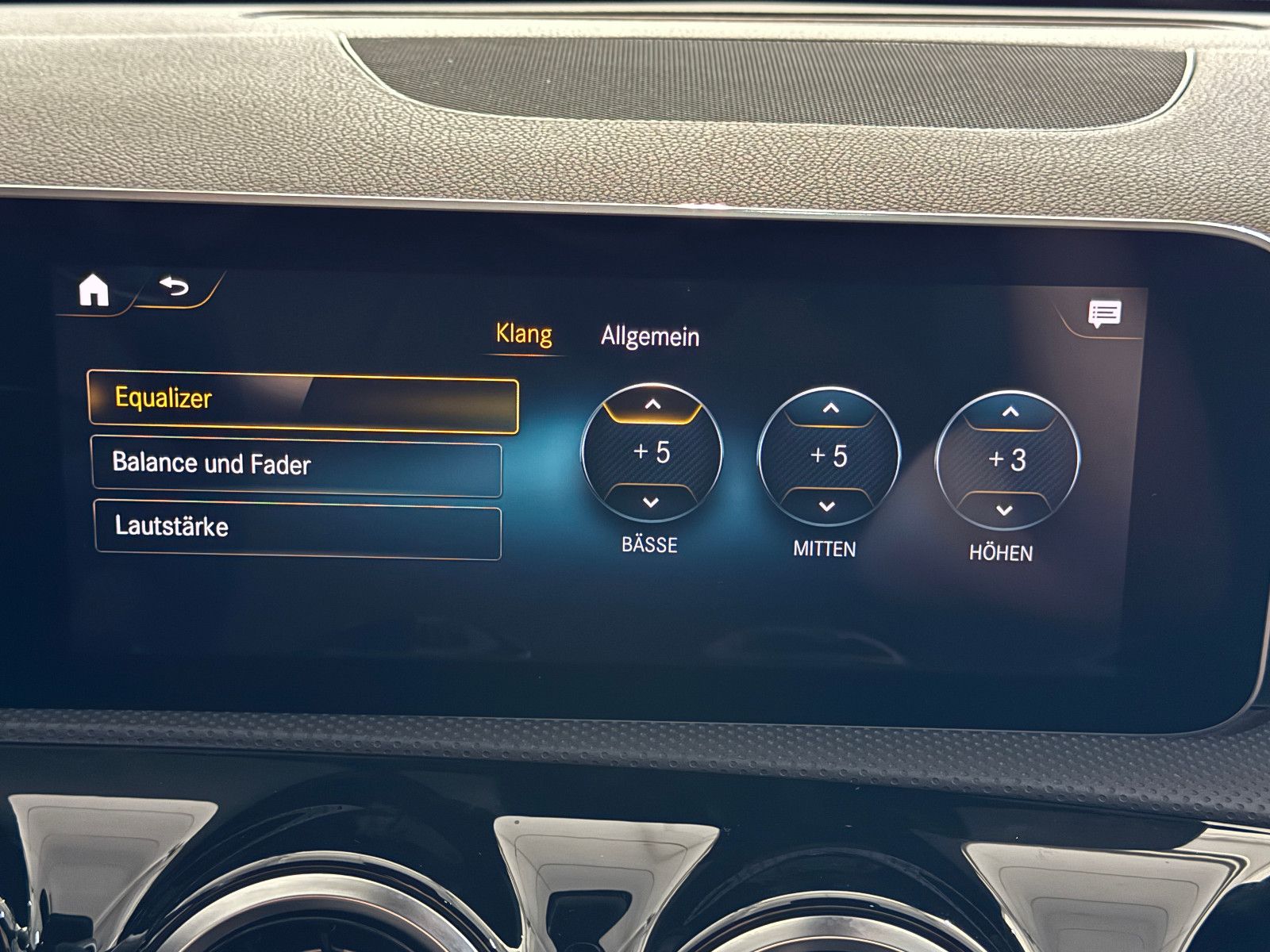 Fahrzeugabbildung Mercedes-Benz A 180 d PROGRESSIVE SPORTPAKET LED NAVI MBUX +