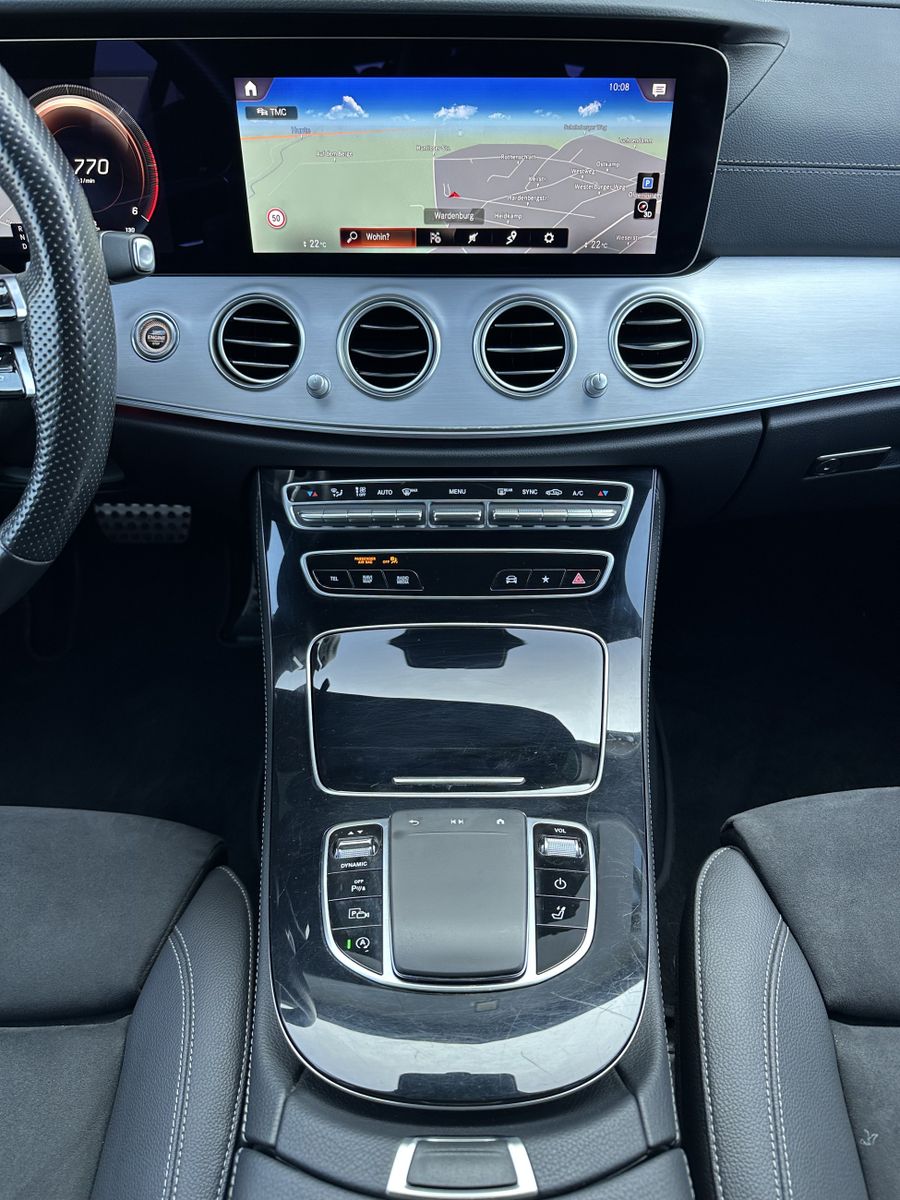 Fahrzeugabbildung Mercedes-Benz E 200d T AMG Line NAV+LED+WIDESCEEN+KAM+AHK+1HD