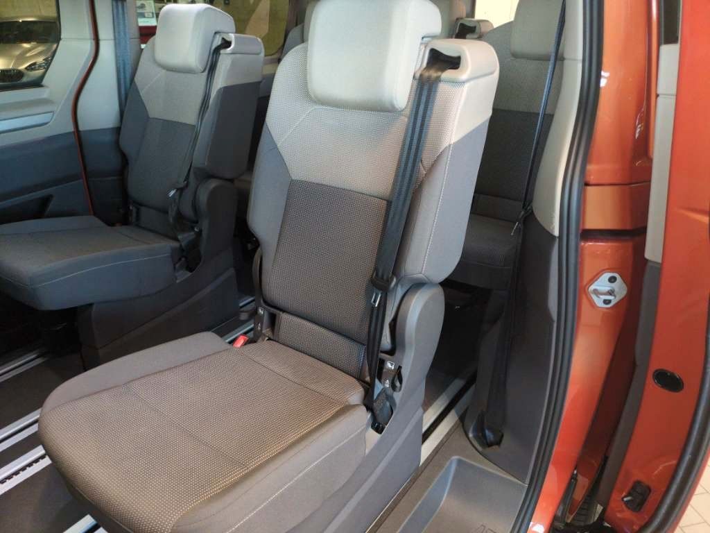 Fahrzeugabbildung Volkswagen T7 Multivan lang Edition ACC Matrix AHK vis-avis