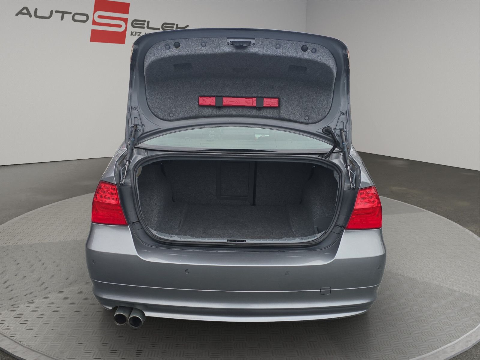 Fahrzeugabbildung BMW 325 DIESEL + NAVIGATION + TEMPOMAT + SITZHEIZUNG