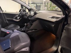 PEUGEOT 2008 1.2 Allure/NAVI/SHZ/PANO/KLIMA/CARPLAY PEUGEOT 2008 1.2 Allure/NAVI/SHZ/PANO/KLIMA/CARPLAY