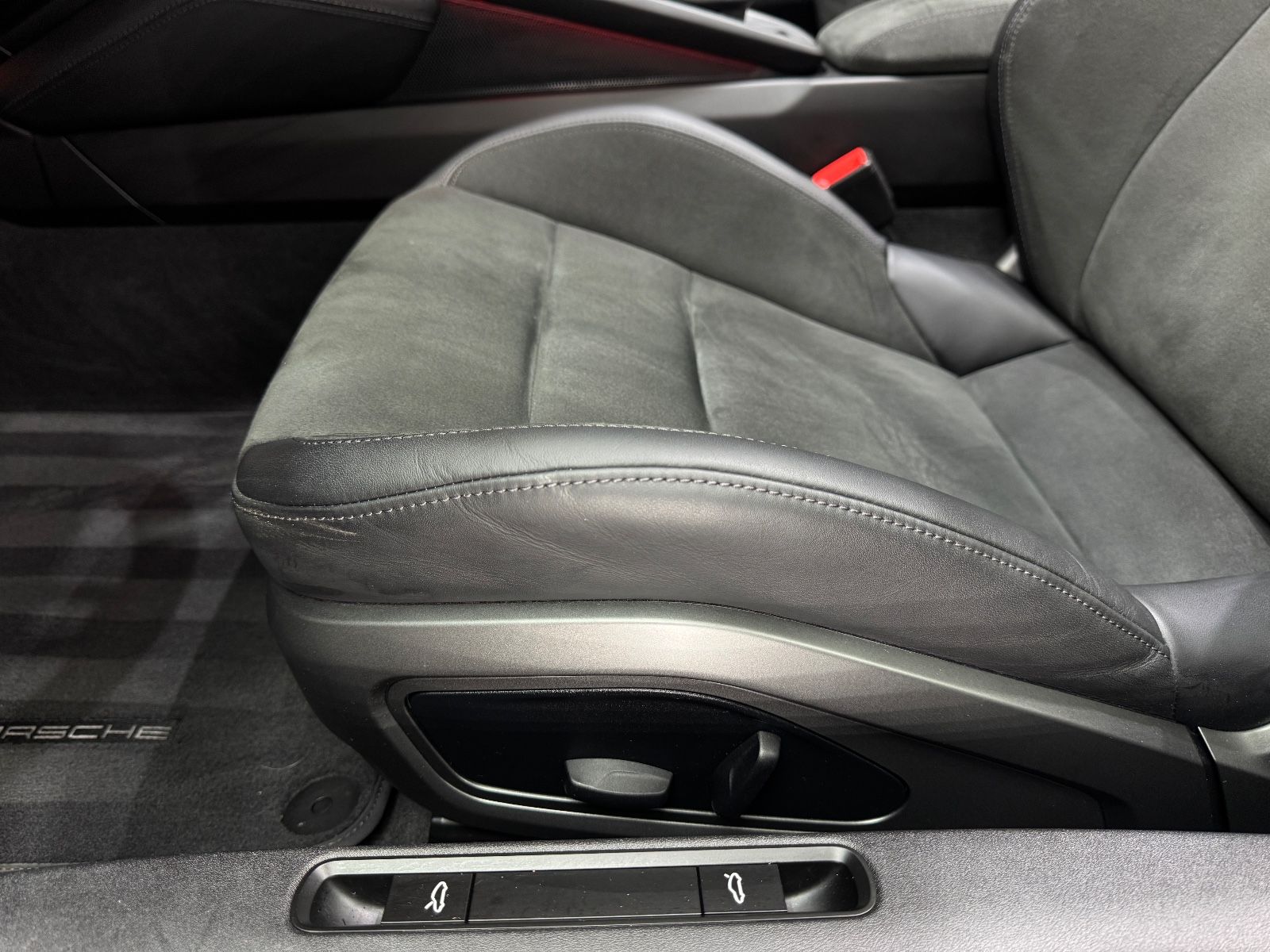 Fahrzeugabbildung Porsche 992.2 911 Carrera GTS T-Hybrid Cabriolet|BOSE|