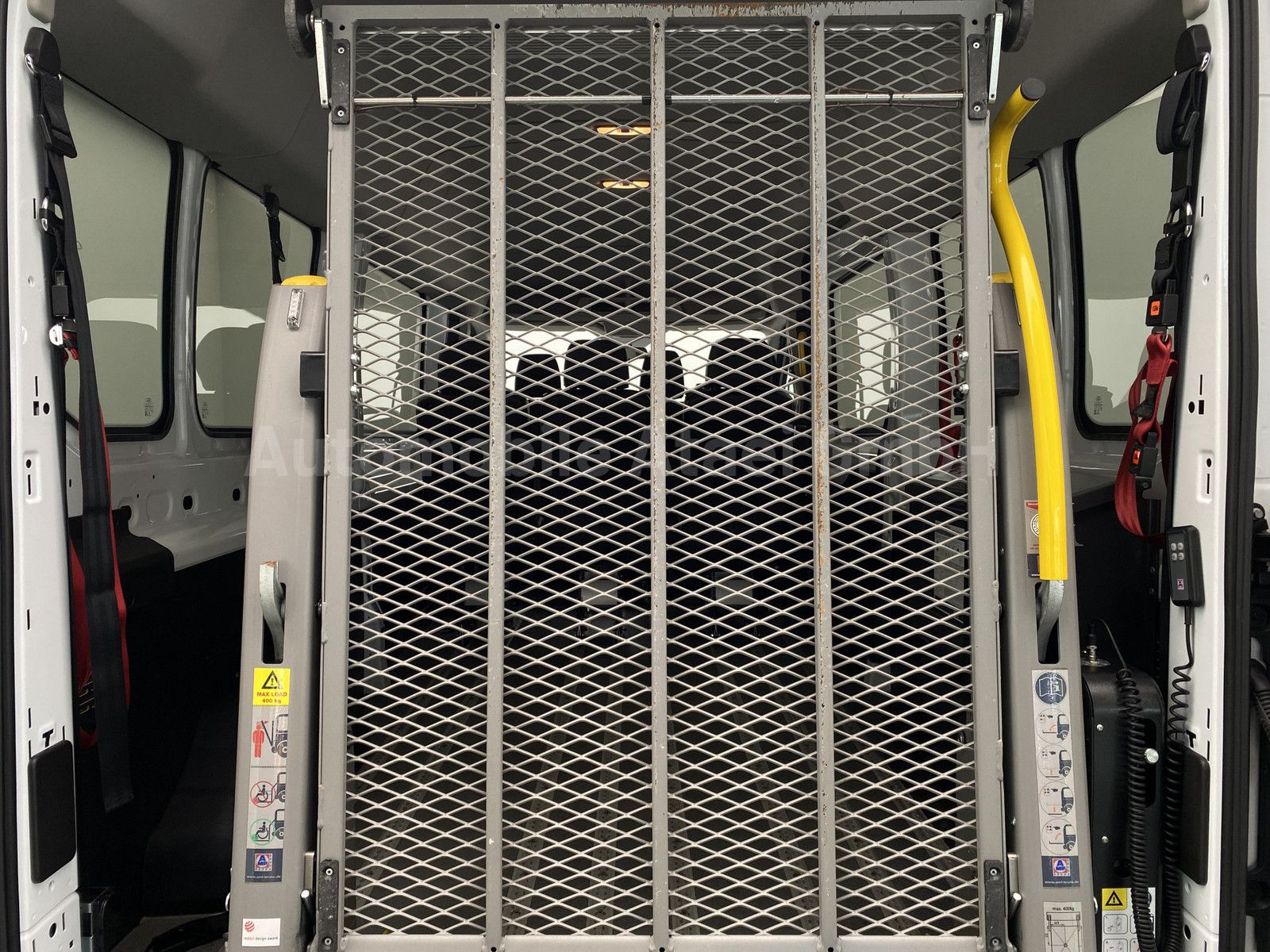 Fahrzeugabbildung Ford Transit 350 L3 *Rollstuhl-Lift* Standheiz 2916