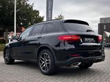 Mercedes-Benz GLC 300 4M AMG Night SHZ Navi LED el.Heck AUT - Mercedes-Benz GLC 300 mit Benzin-Antrieb: Automatik
