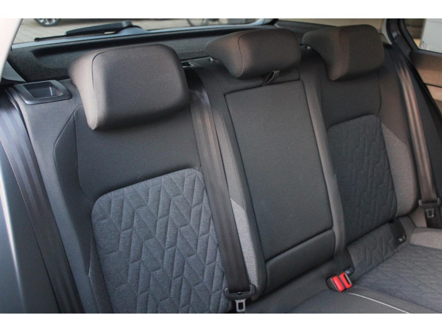 Volkswagen Golf 8 1.5 TSI Move KAMERA NAVI LED ACC SHZ GRA, миниатюра 23