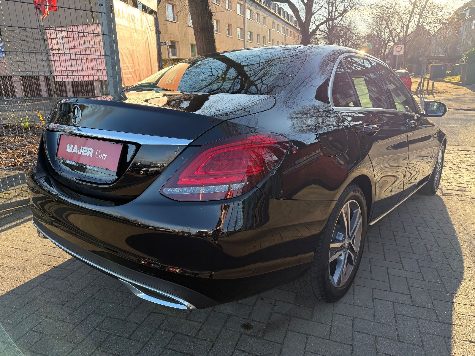 Fahrzeugabbildung Mercedes-Benz C 200 Lim. Avantgarde*SCHIEBEDACH*LED*ACC*TEILLE