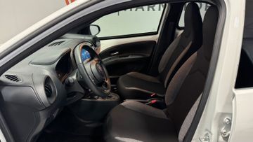 Fahrzeugverkauf 12 Toyota Aygo X Automatik LED Kamera SH