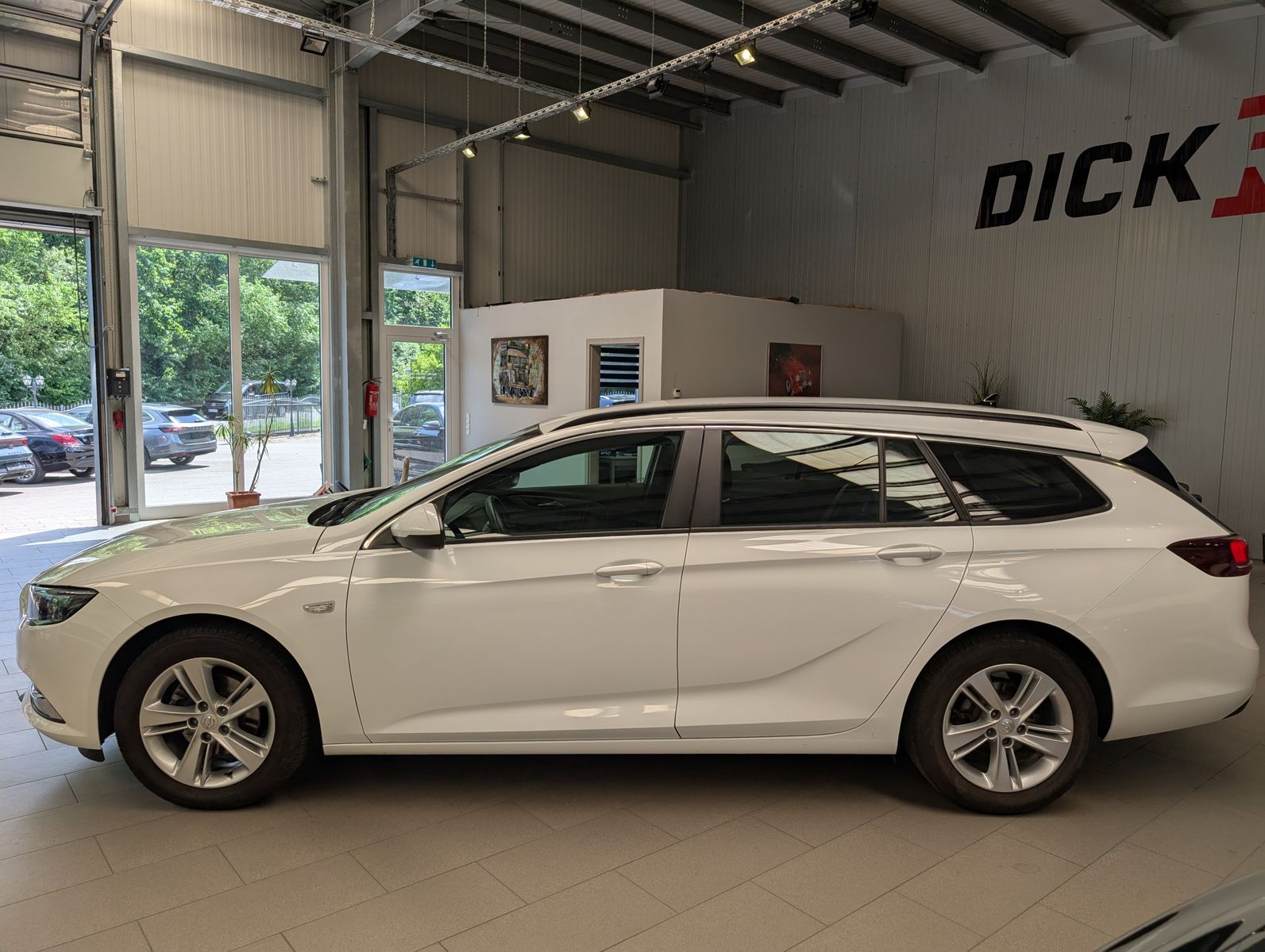 Fahrzeugabbildung Opel Insignia 1.6 CDTI Edition Tempomat PDC SHz AHK