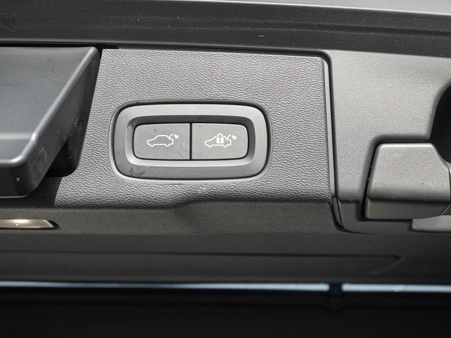 Volvo XC60 T8 AWD Ultra Bright Plug-in Hybrid MASSAGE