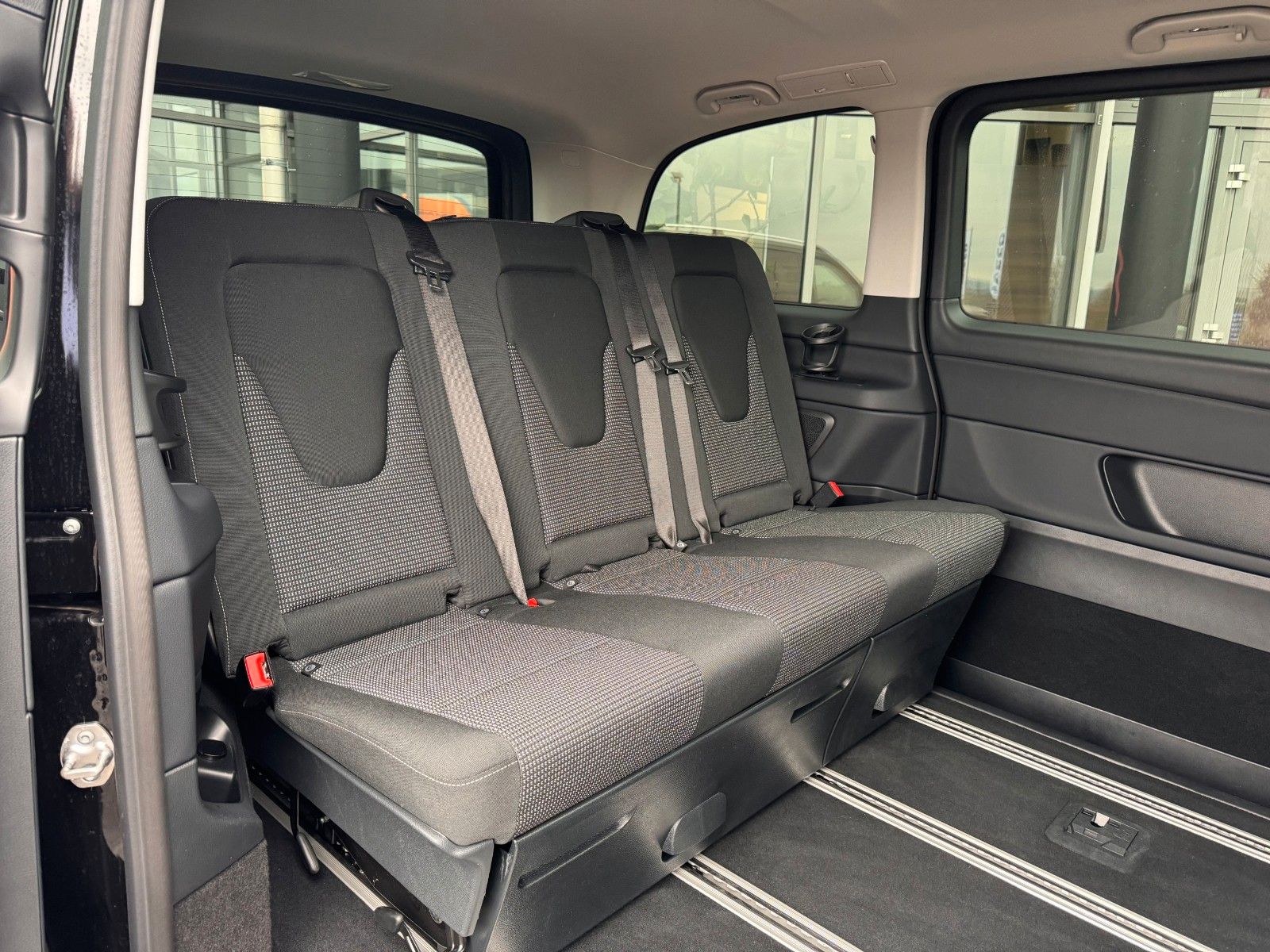 Fahrzeugabbildung Mercedes-Benz V 220 d STYLE K Liege-Paket AHK2,5 DISTRONIC