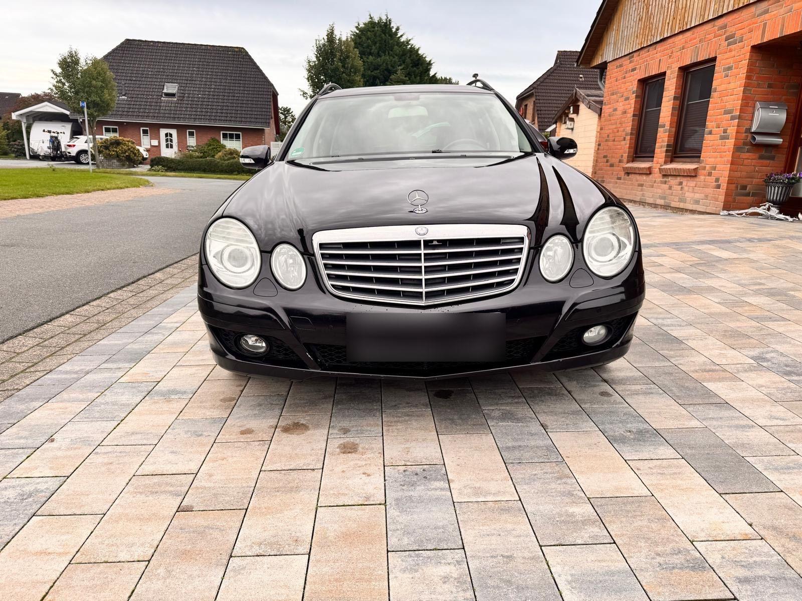 Mercedes-Benz E220 2006 — вигляд ззаду