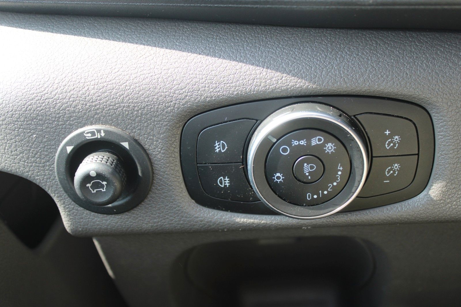 Fahrzeugabbildung Ford Transit 350 L3 H2 Kasten hoch lang KLIMA RFK AHK