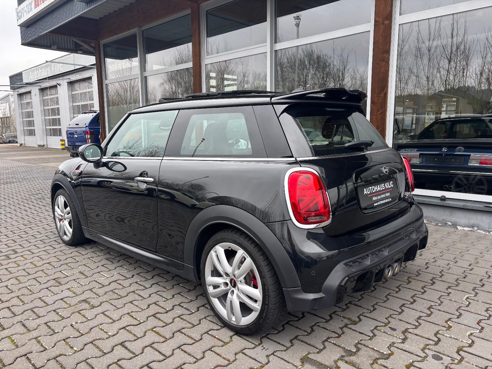 MINI John Cooper Works Essential Trim Pano Harman