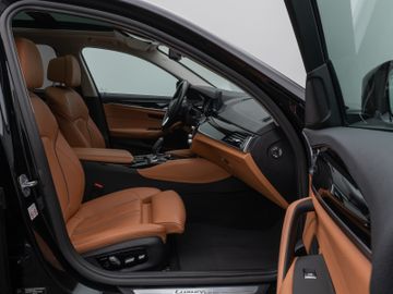 Fahrzeugabbildung BMW 540i xDr Tour Luxury Line HI-FI HUD DAB Panorama