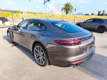 Porsche Panamera - 4