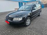 Volkswagen Passat 1,8 TÜV NEU Kombi 1 Hand... - Volkswagen Passat aus 2000: Kombi