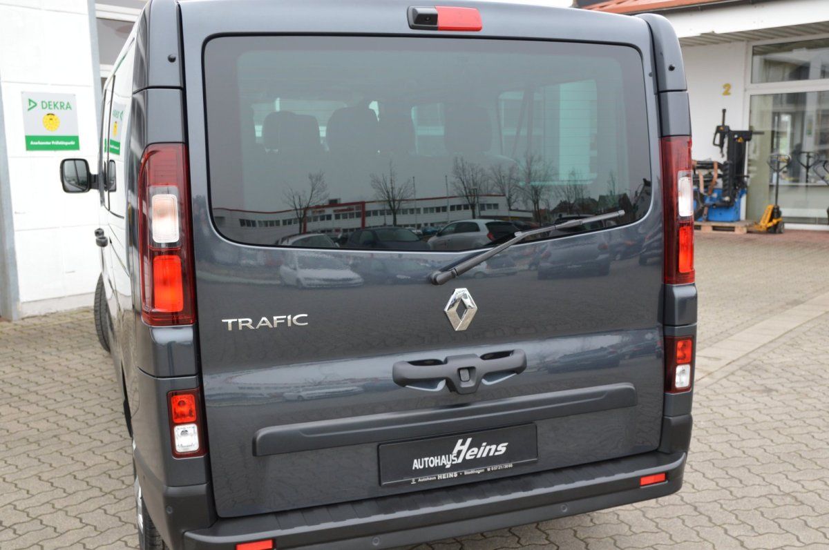 Fahrzeugabbildung Renault Trafic Combi   L2H1 3,0t 9-Sitzer LED Life