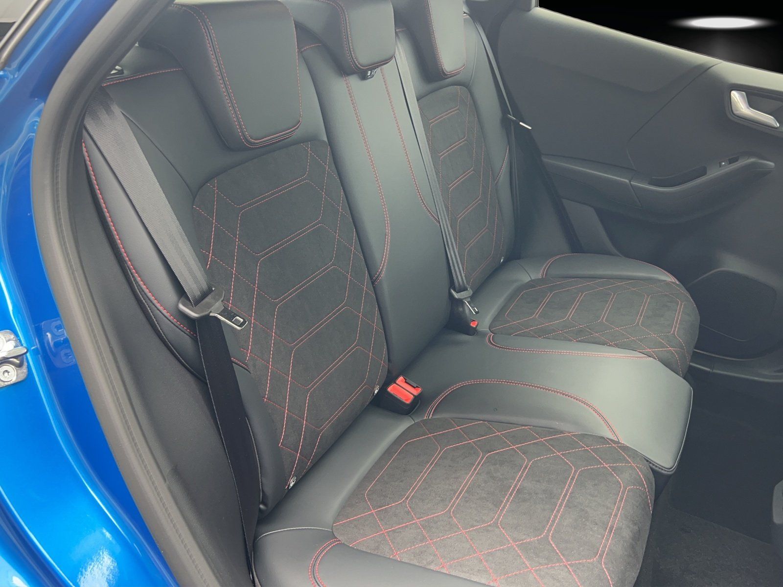 Fahrzeugabbildung Ford Puma ST-Line X Winter Pak. LED Glasdach Alu 19 Z