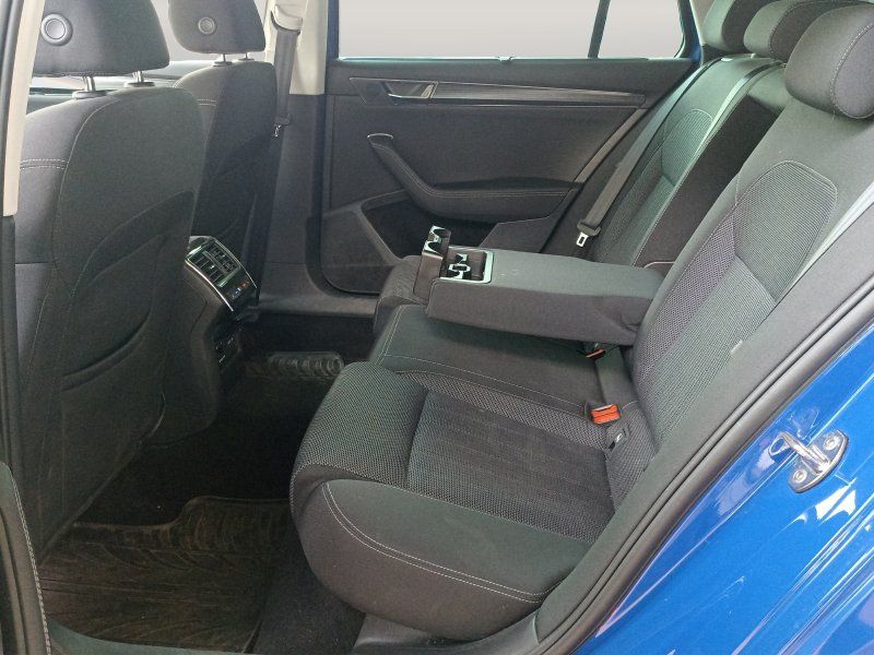 Fahrzeugansicht 17 Fahrzeugabbildung SKODA Superb Combi 2.0 TDI Style ACC+NAVI+WINTER-PAK.