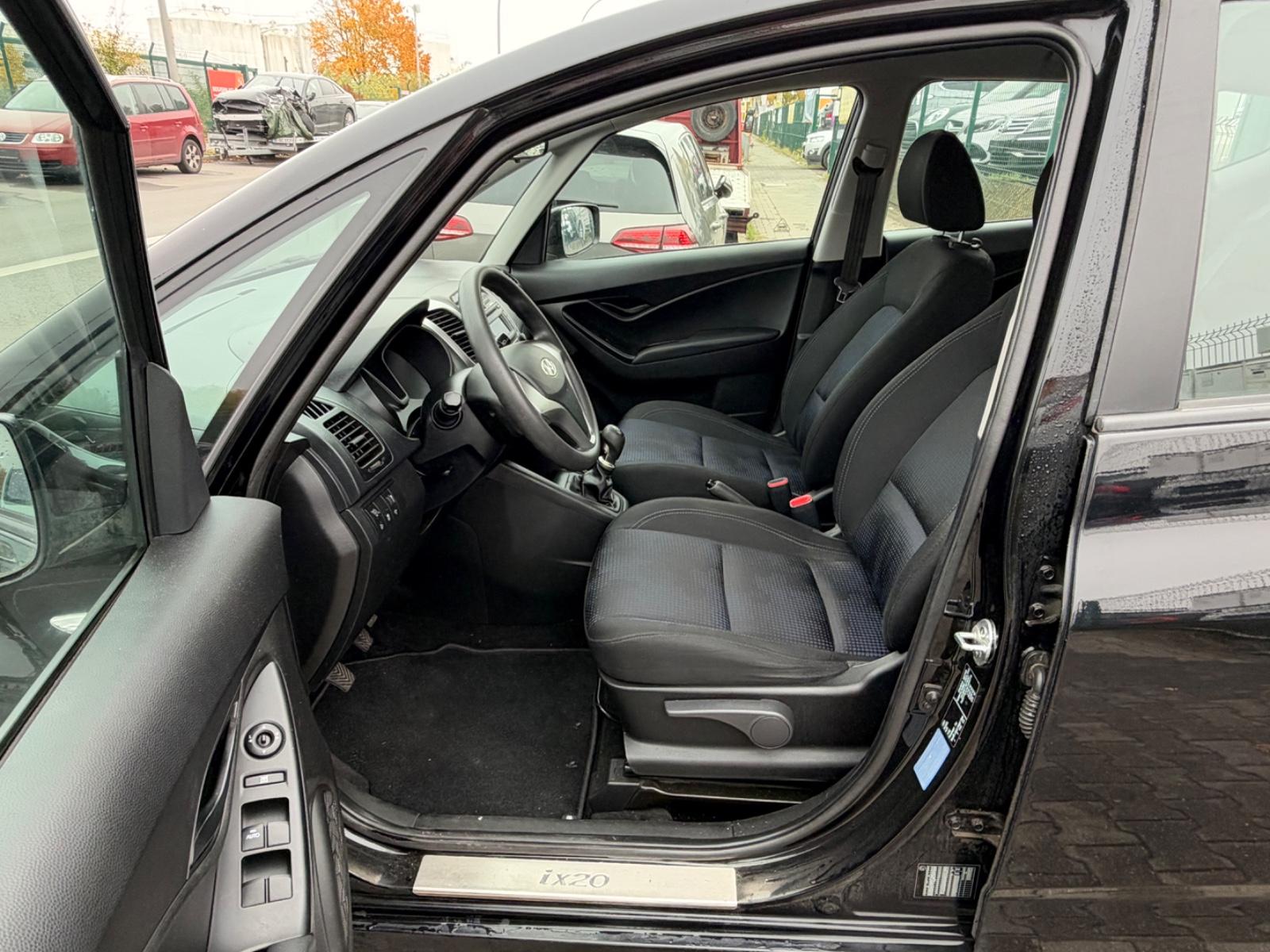 Hyundai ix20 2012 — photo 11