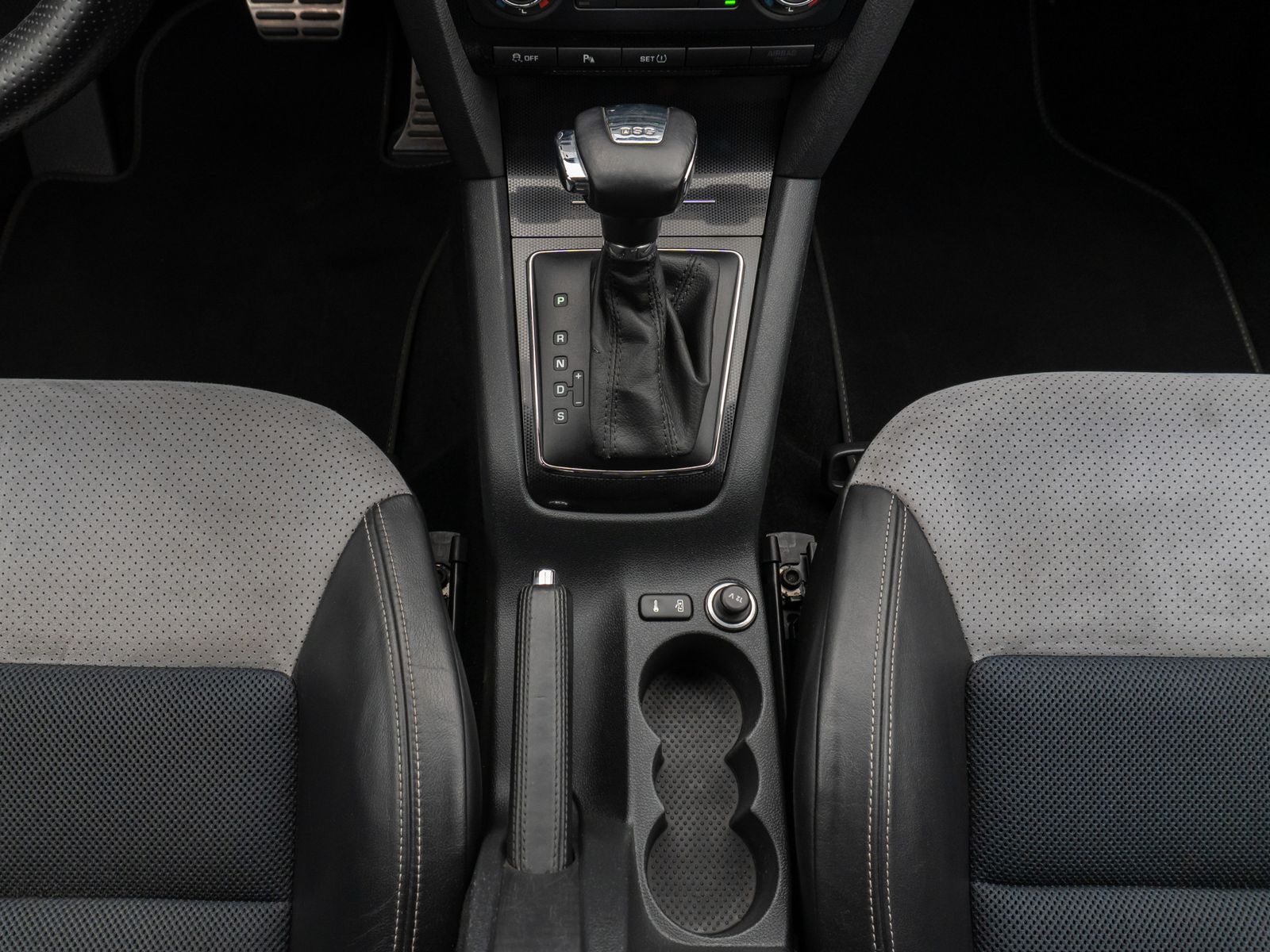 Fahrzeugabbildung SKODA Octavia Combi RS Xenon PDC Navi Sport