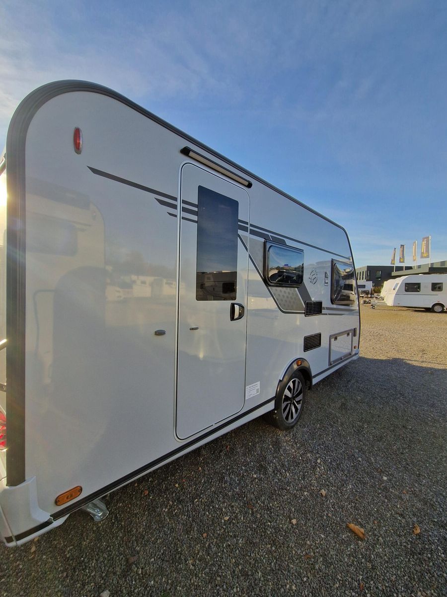 Fahrzeugabbildung Knaus Südwind 420 QD Black Selection