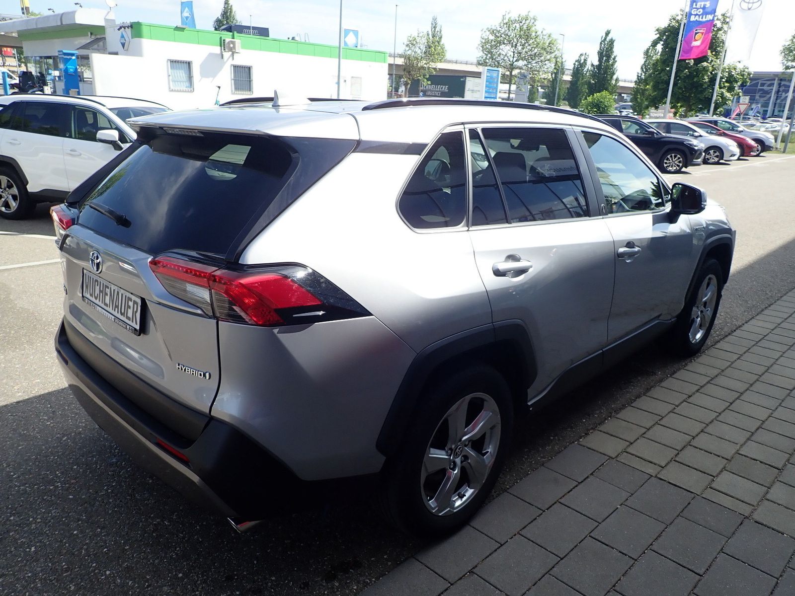 Fahrzeugabbildung Toyota RAV 4 Hybrid 4x2 Team Deutschland/AHK/KAMERA