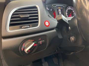 Audi Q3 2.0 TDI quattro *BI-XENON*APS*NAVI*AHK*LED*