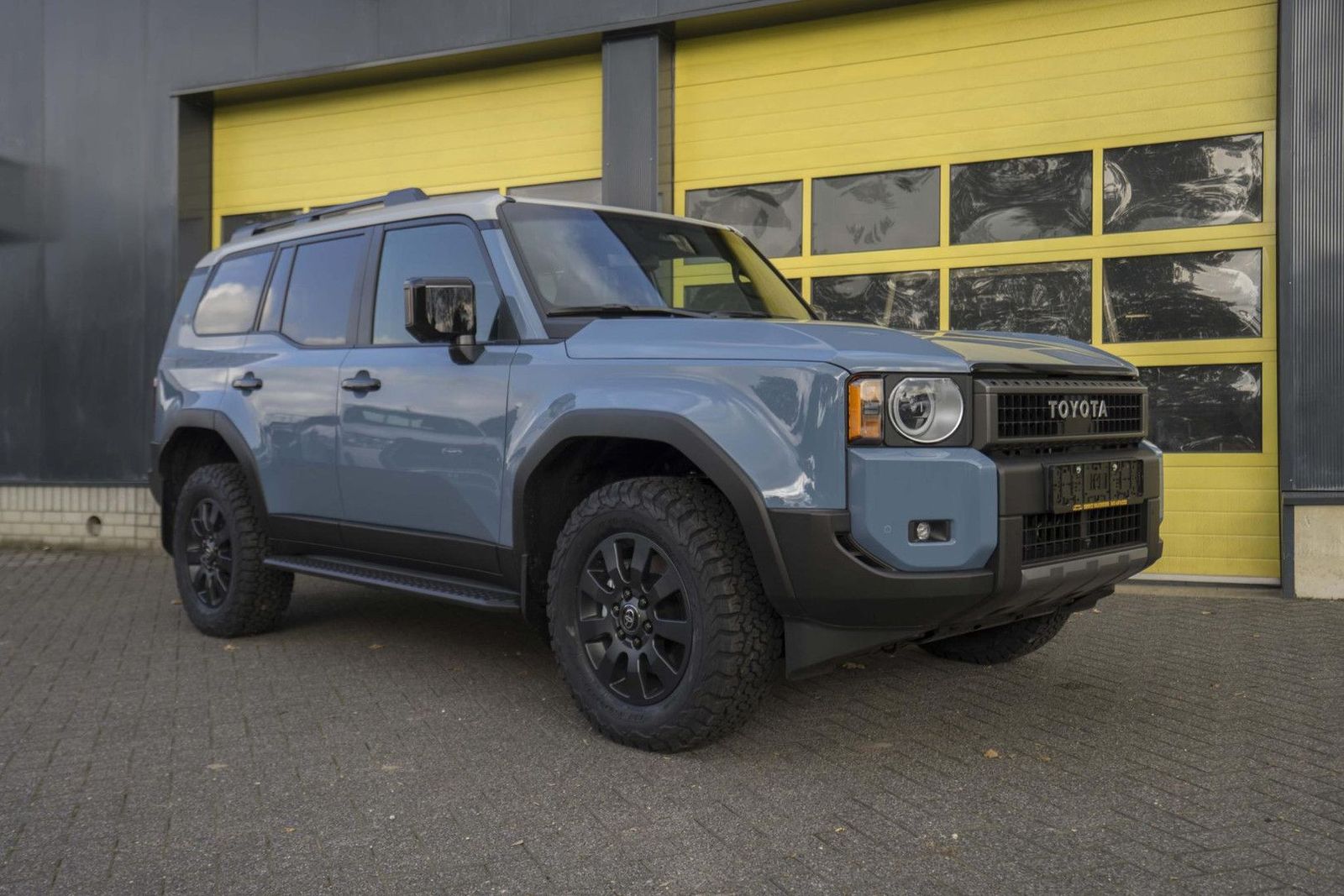 Toyota Land Cruiser 2.8 D-4D First Edition Panoramdak T imagem 3