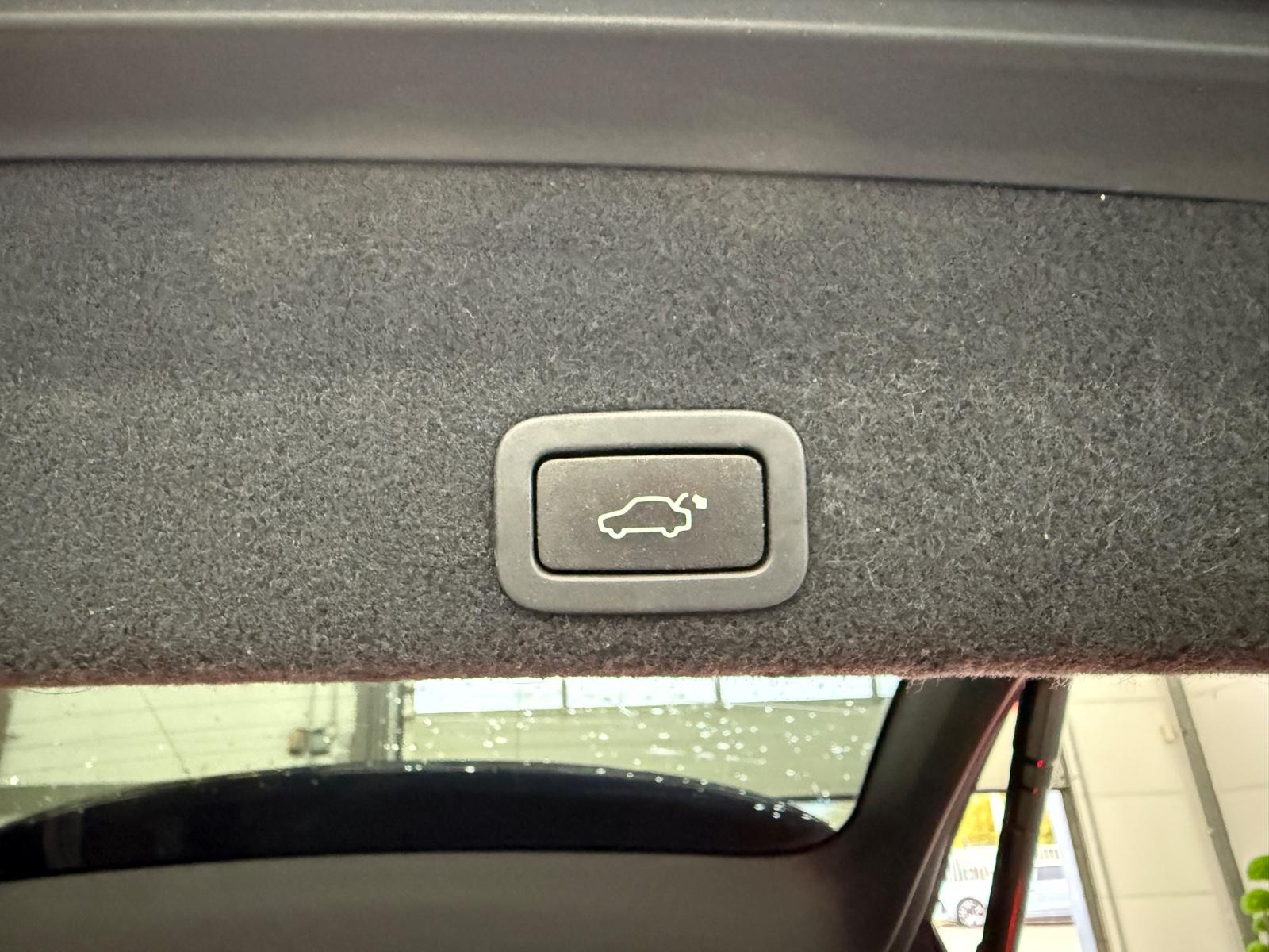 Volvo XC60 2.0 D4*MOMN*R-DSGN*2WD*ACC*PAN*CAM*BI-XN*AH