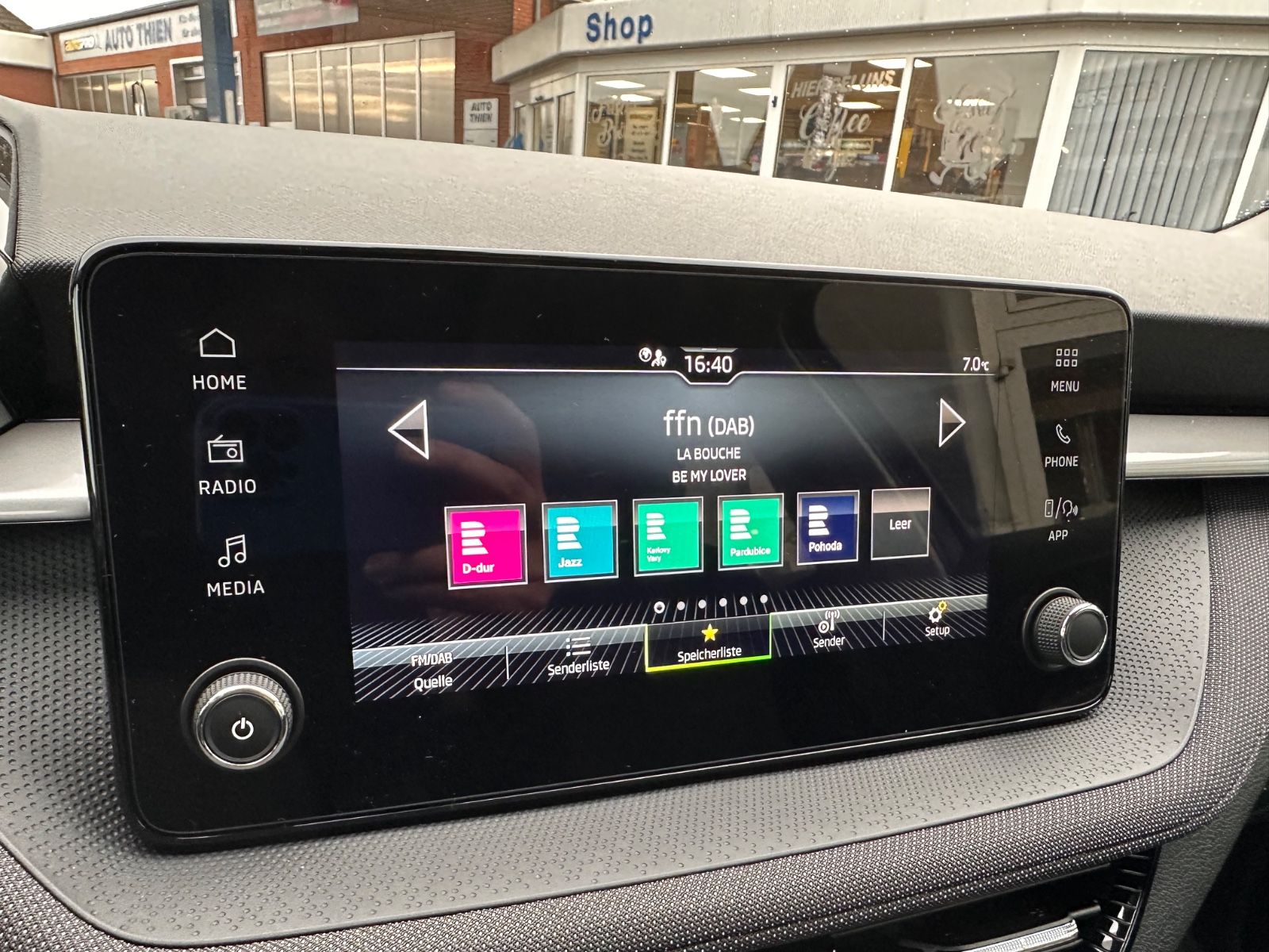 Fahrzeugabbildung SKODA Fabia 1.0 TSI DSG Selection LED/PDC/SHZG/APP/GRA