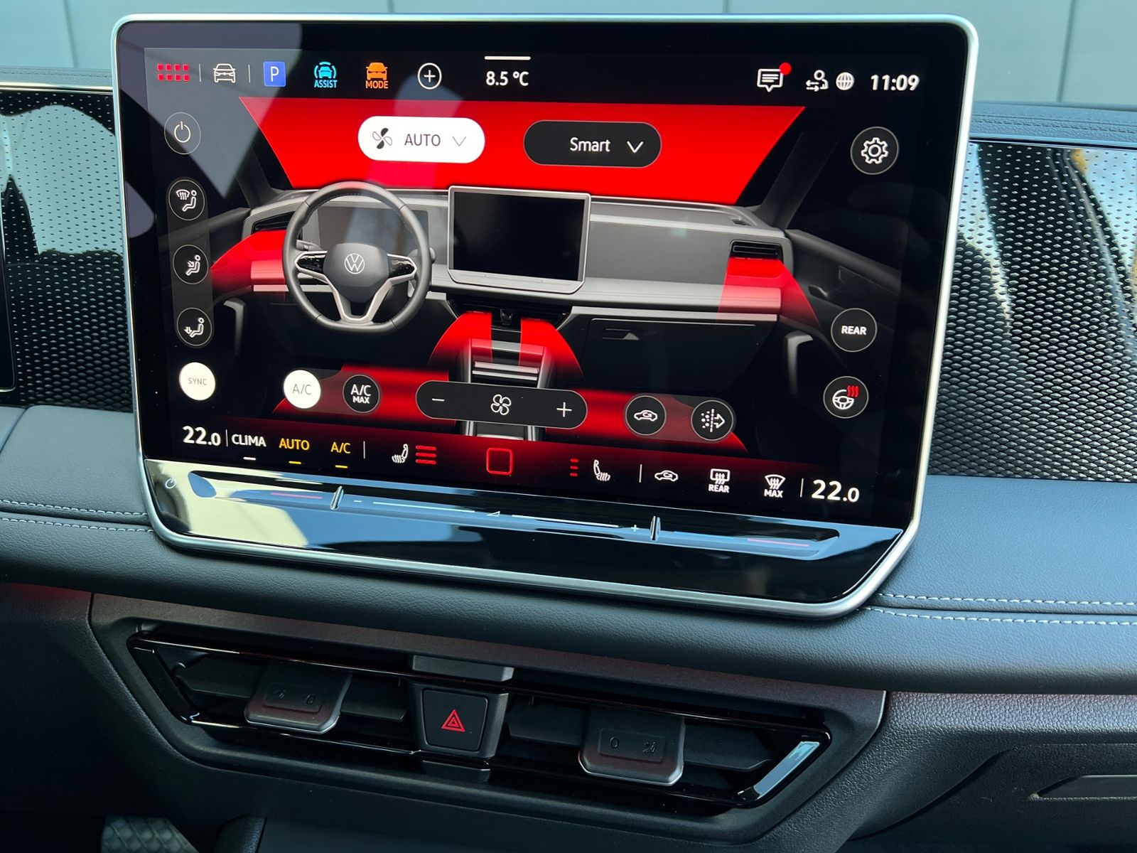 Fahrzeugabbildung Volkswagen Tiguan LIFE 1.5 eTSI DSG *AHK, LED Plus, Kamera,