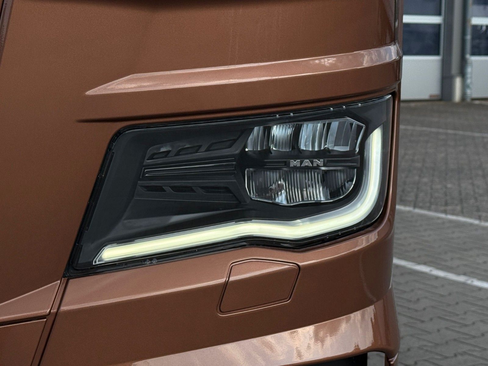 Fahrzeugabbildung MAN TGX 18.560 LL SA D30 Powerline Retader
