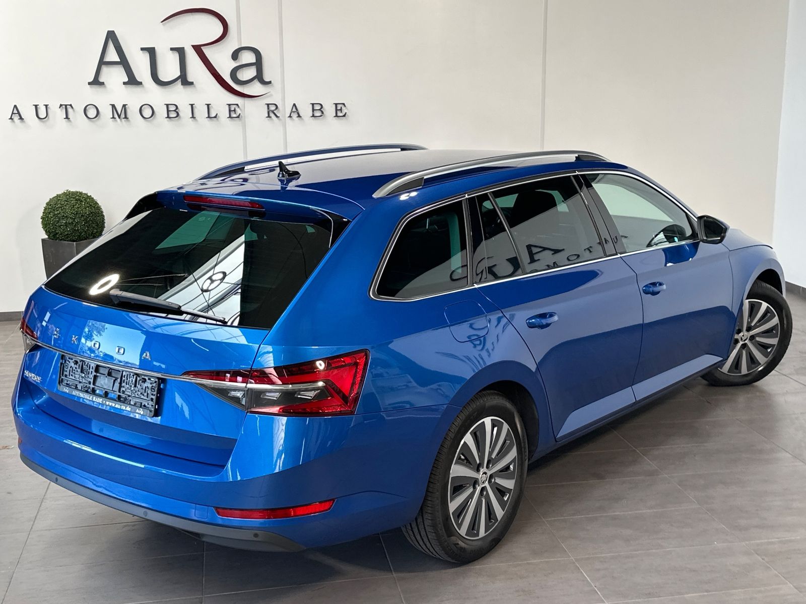 Fahrzeugabbildung SKODA Superb Combi 2.0 TDI DSG Style NAV+LED
